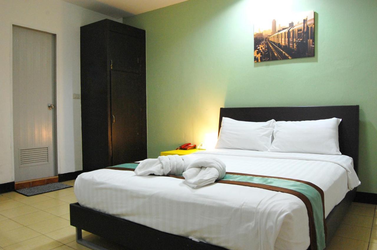 Yadoya @ Thonglor Hotel Banguecoque Exterior foto