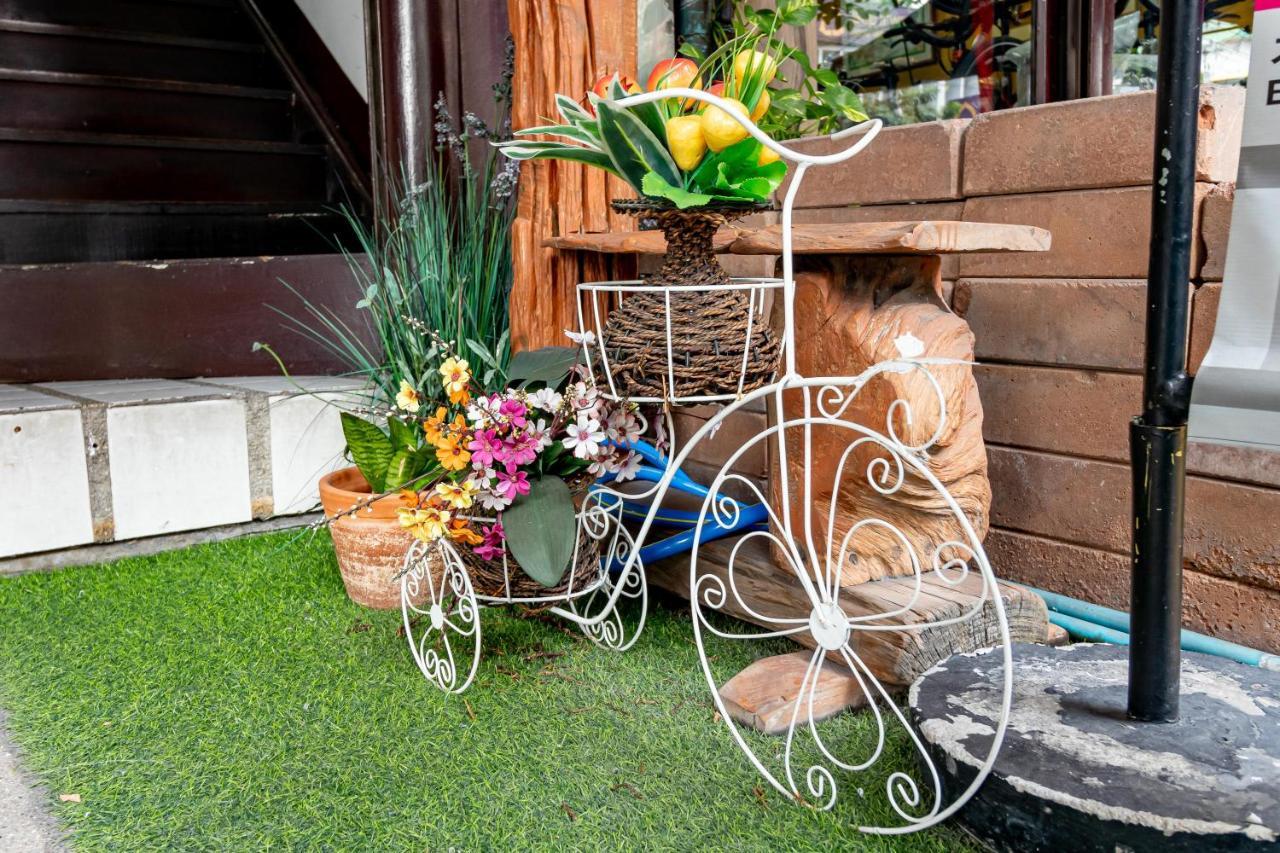Yadoya @ Thonglor Hotel Banguecoque Exterior foto